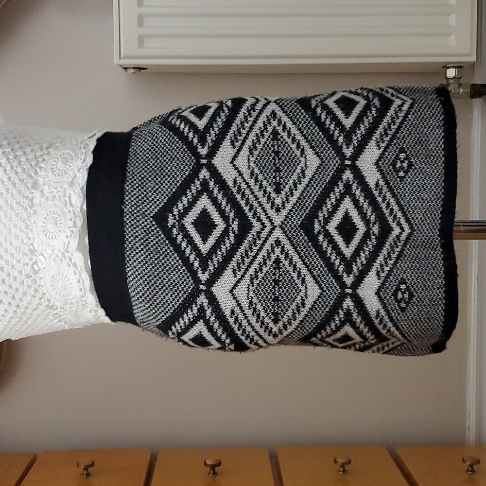 Dynamite Mozaic Pattern Knit Highwaist Skirt-Xs View 2